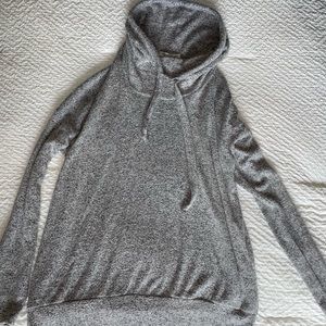 NEVER WORN. SIZE XL. HODDIE SWEATER